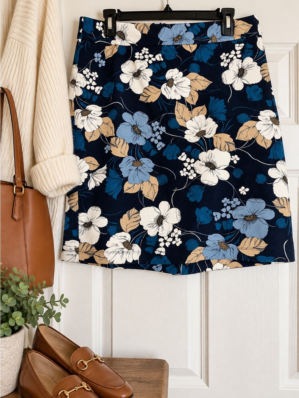 Ann Taylor Navy Floral Pencil Skirt with Blue, Cream & Tan Blooms